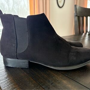 Old Navy | 8 | Black Classic Low Staked Heel Ankle Bootie